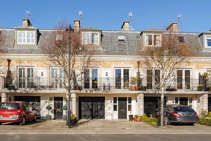 3 Bedroom Town House For Sale In The Square, Dringhouses, York, YO24