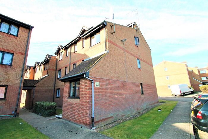 1 Bedroom Flat To Rent In Larmans Road, Enfield, EN3