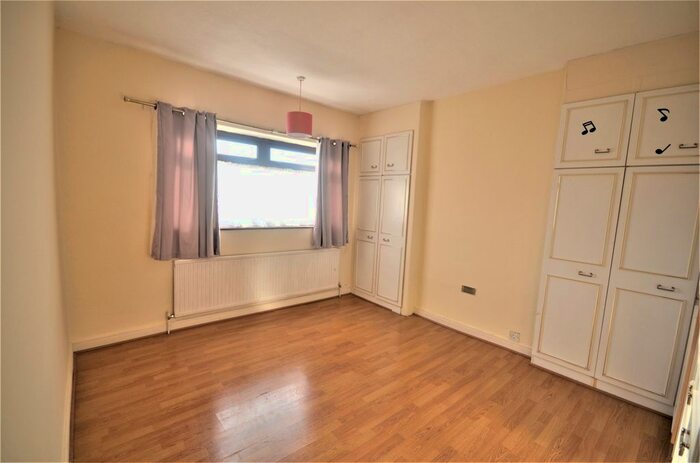 5 Bedroom End Terrace House To Rent In Roll Gardens, IG2