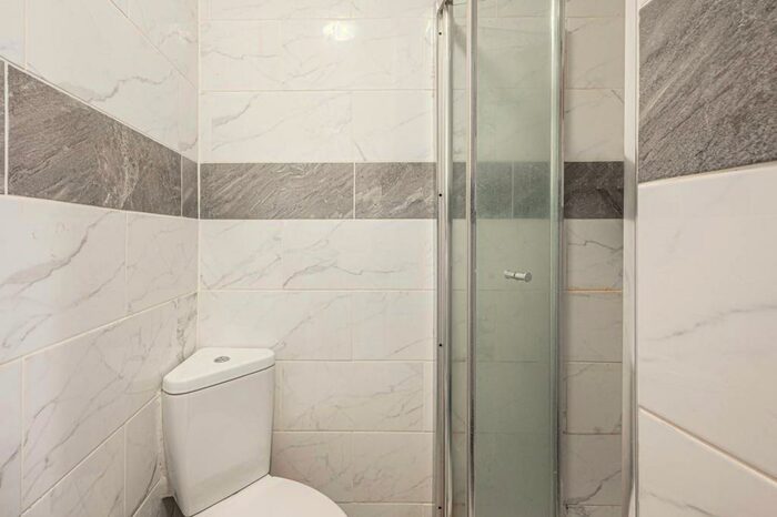 Studio To Rent In High Road, North Finchley, London, N12