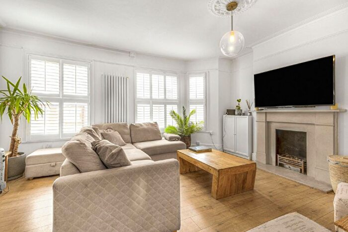 4 Bedroom Maisonette For Sale In Aslett Street, Wandsworth, London, SW18