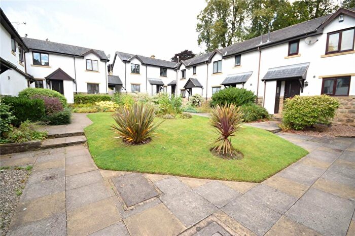 1 Bedroom Apartment To Rent In Oakhampton Court, Park Avenue, Roundhay, Leeds, LS8