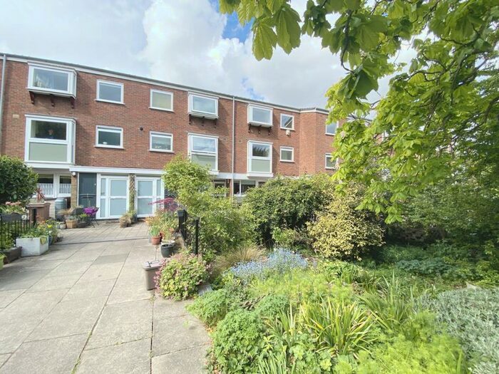 3 Bedroom Apartment To Rent In College Road, Dulwich, London, SE21
