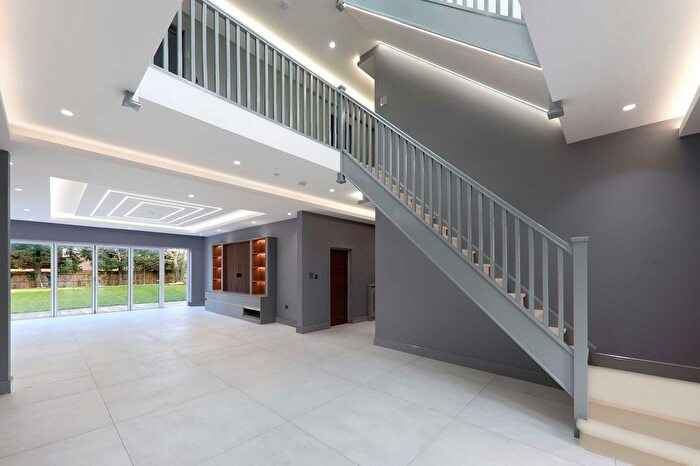 6 Bedroom Detached House To Rent In Burgess Wood Road South, Beaconsfield, Buckinghamshire, HP9