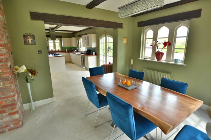 4 Bedroom Detached House For Sale In Moortown Drive, Wimborne, BH21