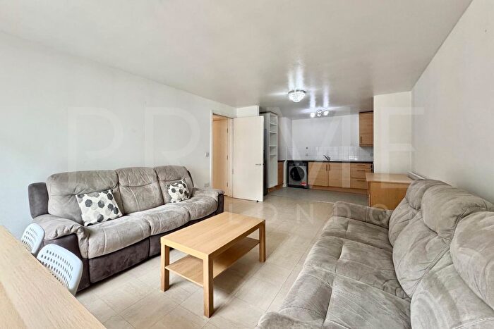 3 Bedroom Flat To Rent In Barrington Court, Wilton Road, Victoria, SW1V