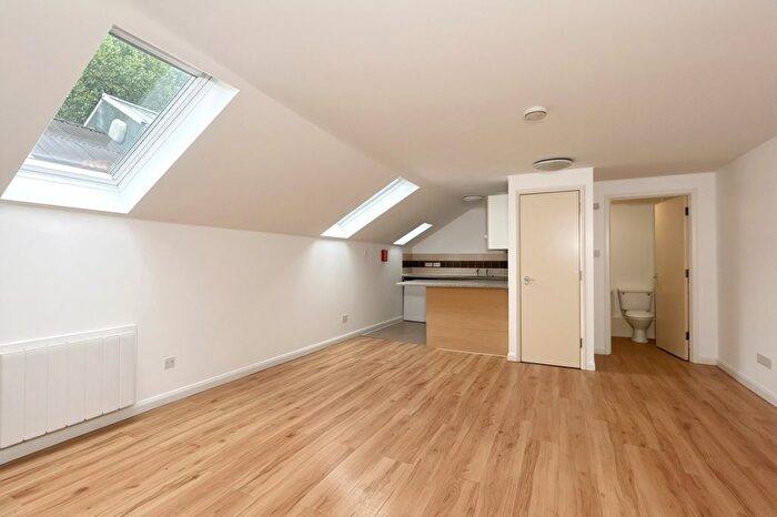 Studio To Rent In Bell Green, Lower Sydenham, London, SE26