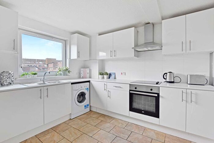 5 Bedroom Flat To Rent In Millender Walk, Surrey Quay, SE16