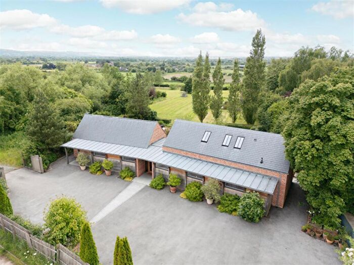 4 Bedroom Detached House For Sale In Poulshot Road, Poulshot, SN10