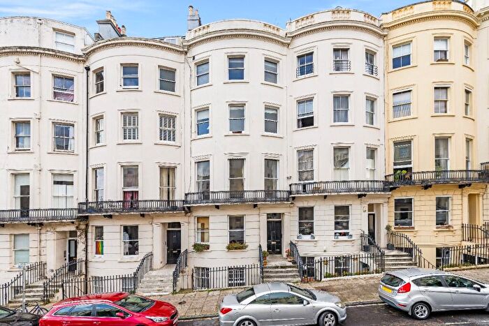 2 Bedroom Flat To Rent In Brunswick Place, Hove, East Sussex, BN3