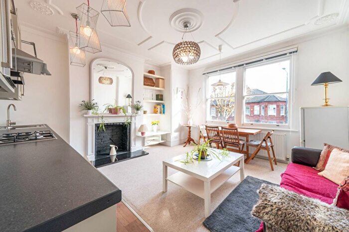 2 Bedroom Flat To Rent In Walm Lane, Willesden Green, London, NW2