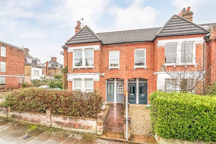 3 Bedroom Flat To Rent In Telford Avenue, Balham, SW2