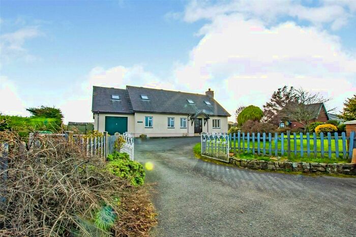 4 Bedroom Bungalow For Sale In Meysydd Ffosyffin, Aberaeron, Ceredigion, SA46