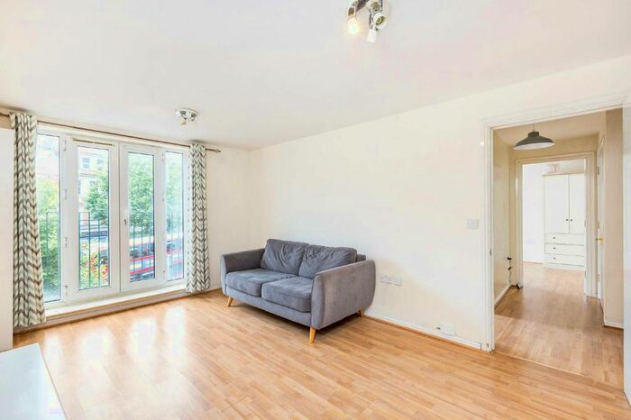 2 Bedroom Flat To Rent In Streatham High Road, Streatham, London, SW16