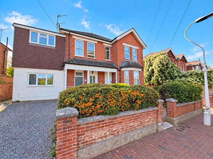 1 Bedroom Flat For Sale In Gorringe Road, Eastbourne, BN22