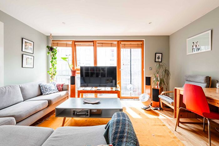 2 Bedroom Flat For Sale In Lea Bridge Road, E5