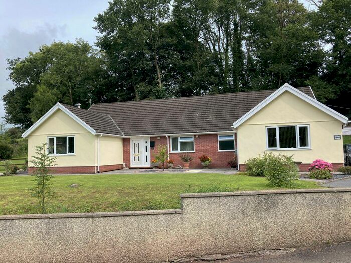 4 Bedroom Detached Bungalow For Sale In Willow Brook, Ferryside, Carmarthenshire, SA17