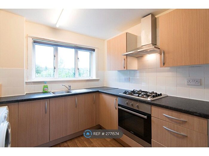 2 Bedroom Flat To Rent In Green Road, Paisley, PA2