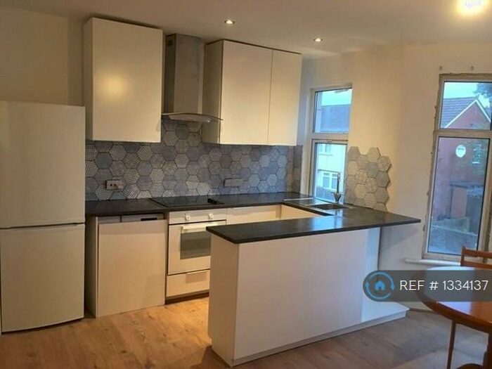 2 Bedroom Flat To Rent In New Barn Street, London, E13