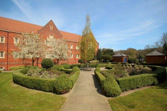 2 Bedroom Flat To Rent In The Galleries, Brentwood, Essex, CM14