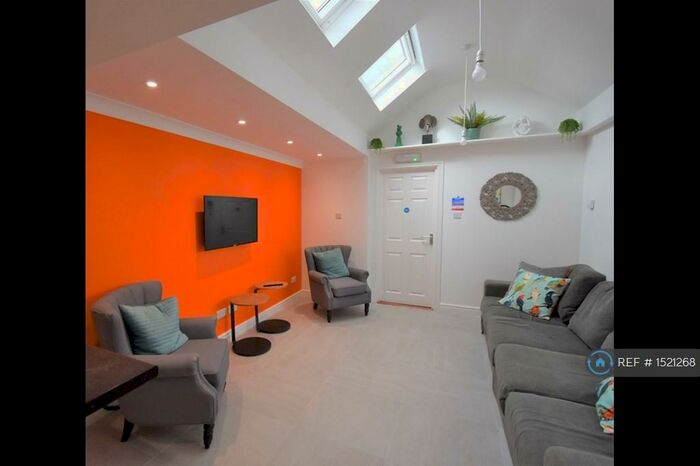 8 Bedroom Semi-Detached House To Rent In Granby Gardens, Reading, RG1