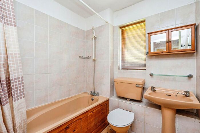 2 Bedroom Bungalow For Sale In Bryony Way, Waterlooville, Hampshire, PO7