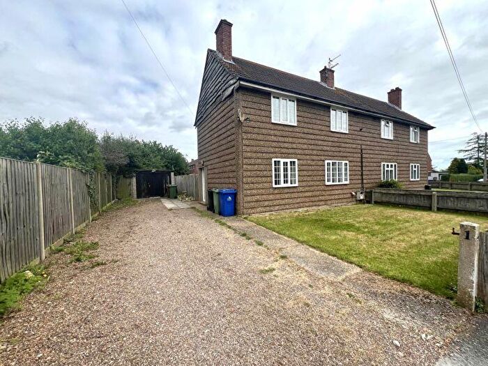 3 Bedroom Semi-Detached House To Rent In St Helens Crescent, Brigsley, DN37