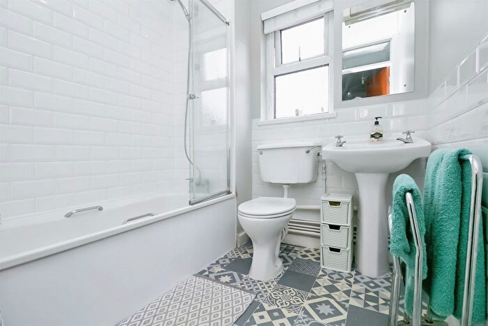 1 Bedroom Flat For Sale In Dock View Road, Barry, CF63