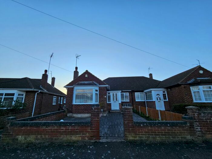 3 Bedroom Bungalow To Rent In Cranbrook Drive, Luton, LU3