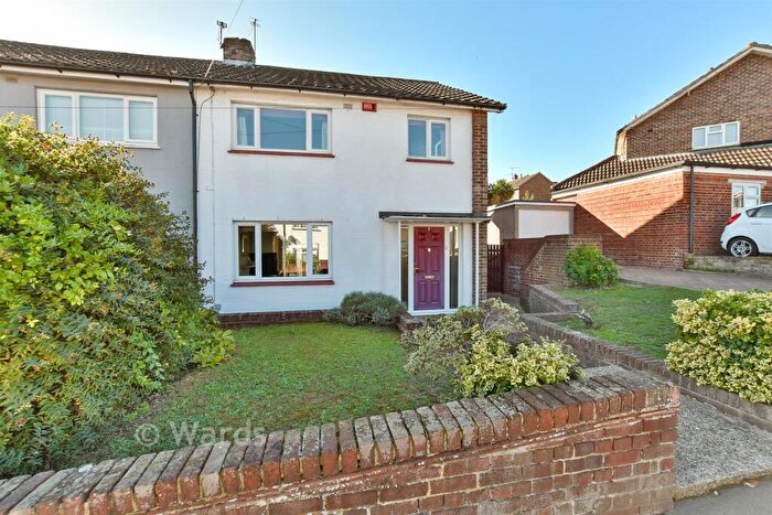 3 Bedroom Semi Detached House For Sale In Widgeon Road, Rochester, Kent, ME2