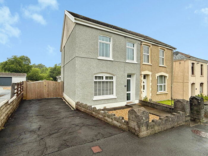 3 Bedroom Semi-Detached House For Sale In Llannon Road, Pontyberem, Llanelli, SA15