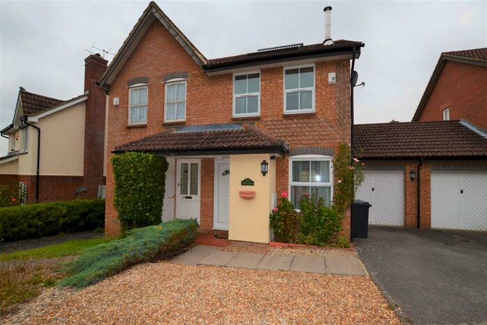 2 Bedroom House To Rent In Tadley, RG26