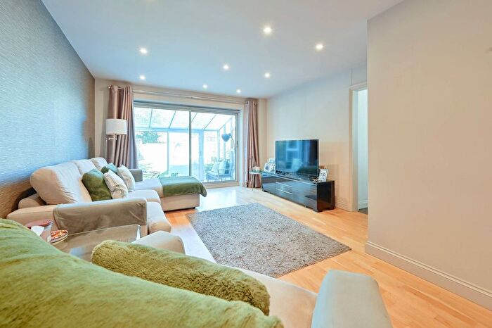 4 Bedroom Detached House For Sale In Meadowbank, Watford, WD19