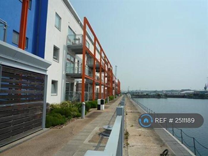 2 Bedroom Flat To Rent In Watersmeet, Chatham, ME4