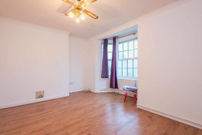 3 Bedroom Flat To Rent In Adelaide Road, Camden, London, NW3