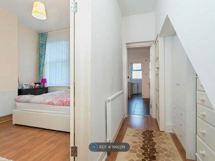 1 Bedroom Flat To Rent In Edward Road, London, E17