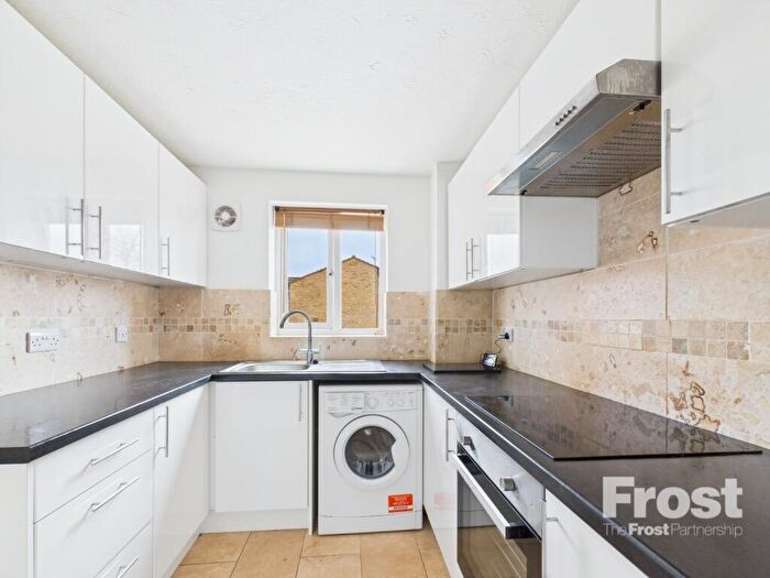 1 Bedroom Apartment To Rent In Walpole Road, Slough, Berkshire, SL1