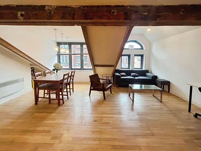 2 Bedroom Flat To Rent In Crown Street, Leeds, Uk, LS2