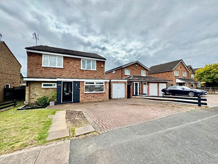 4 Bedroom Detached House For Sale In Hazelwood Close, Putteridge, Luton, Bedfordshire, LU2