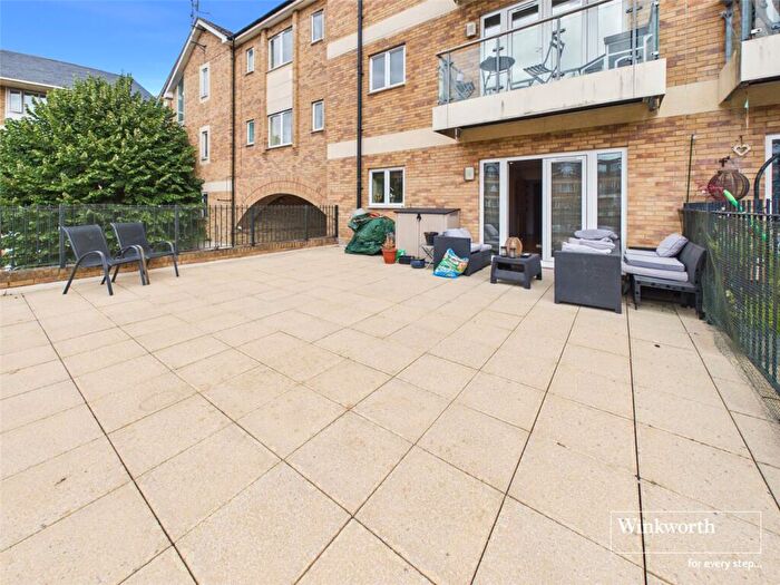 2 Bedroom Apartment For Sale In Branagh Court, Reading, Berkshire, RG30