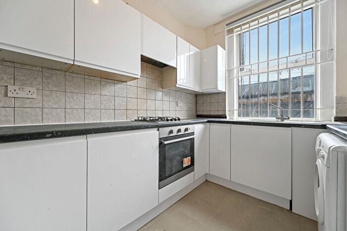 2 Bedroom Flat To Rent In Upper Tooting Road, London, SW17