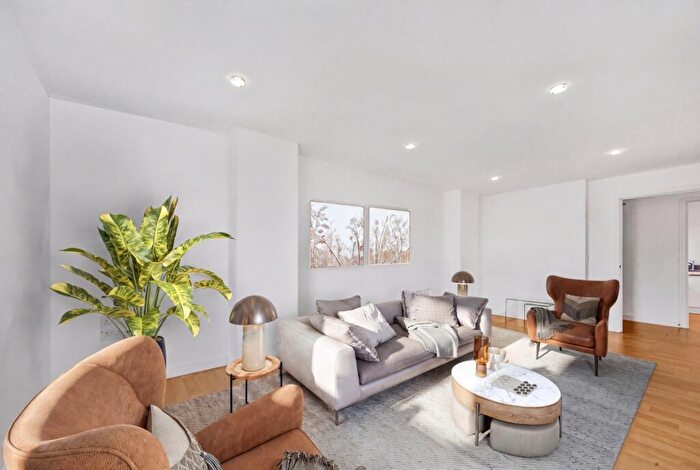 1 Bedroom Apartment For Sale In City Walk, Perry Vale London, SE23