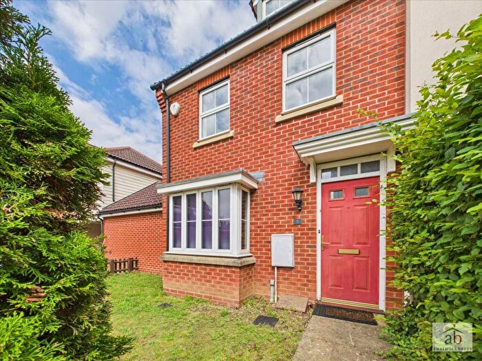 3 Bedroom Semi-Detached House To Rent In Pontins Walk, Ipswich, IP5