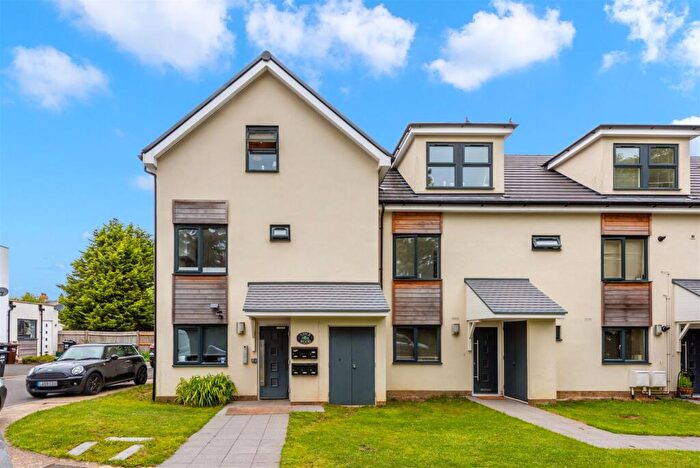 1 Bedroom Apartment To Rent In Firs Close, Caterham, CR3