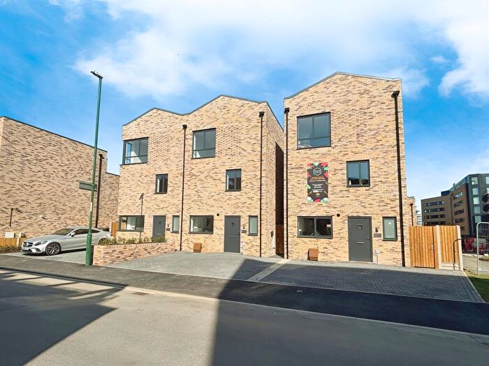 4 Bedroom Semi-Detached House For Sale In Trent Lane, Nottingham, NG2