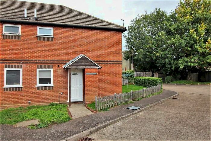 1 Bedroom Apartment To Rent In Riversdale Court, Reading, RG1