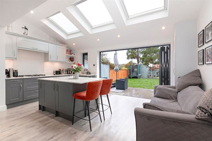 3 Bedroom Terraced House For Sale In Tennyson Avenue, Motspur Park, KT3