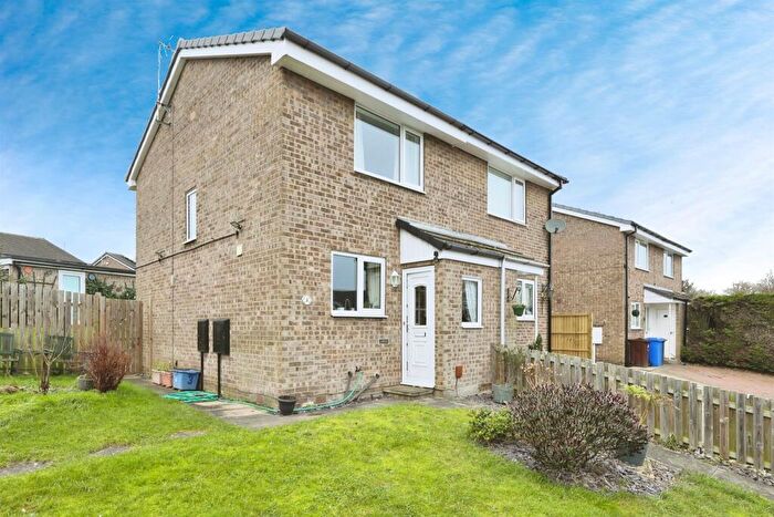 2 Bedroom Semi-Detached House For Sale In Oakworth Close, Halfway, Sheffield, S20
