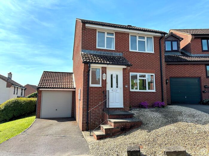 3 Bedroom Detached House To Rent In Ayrshire Close, Fugglestone Red, Salisbury, SP2