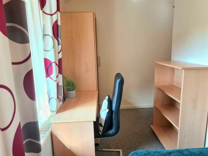 5 Bedroom Flat To Rent In Bed Student Flats, The Forum, Tiverton Way, CB1